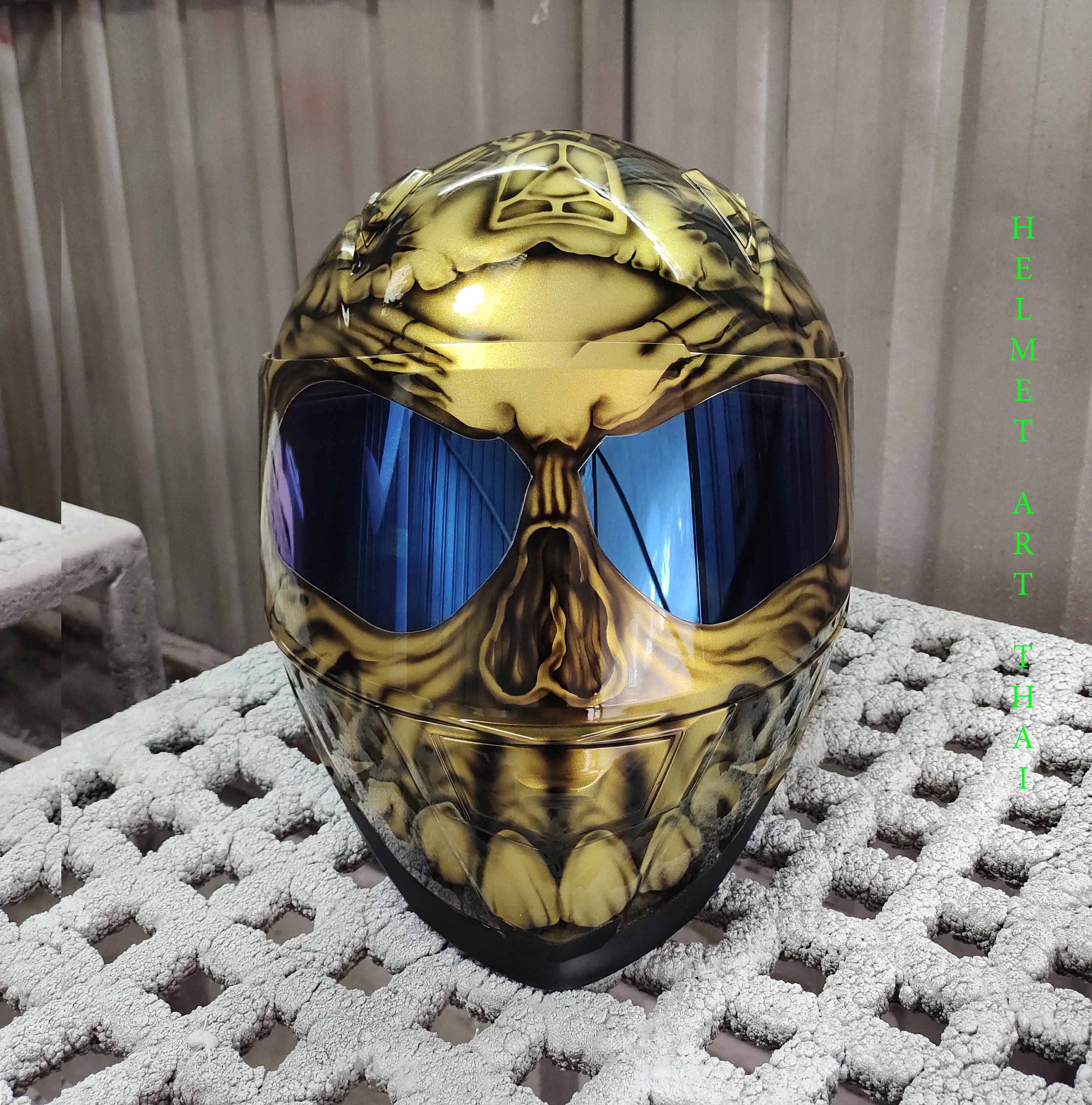 Gold Custom Airbrush Motorradhelm ✨🏺
