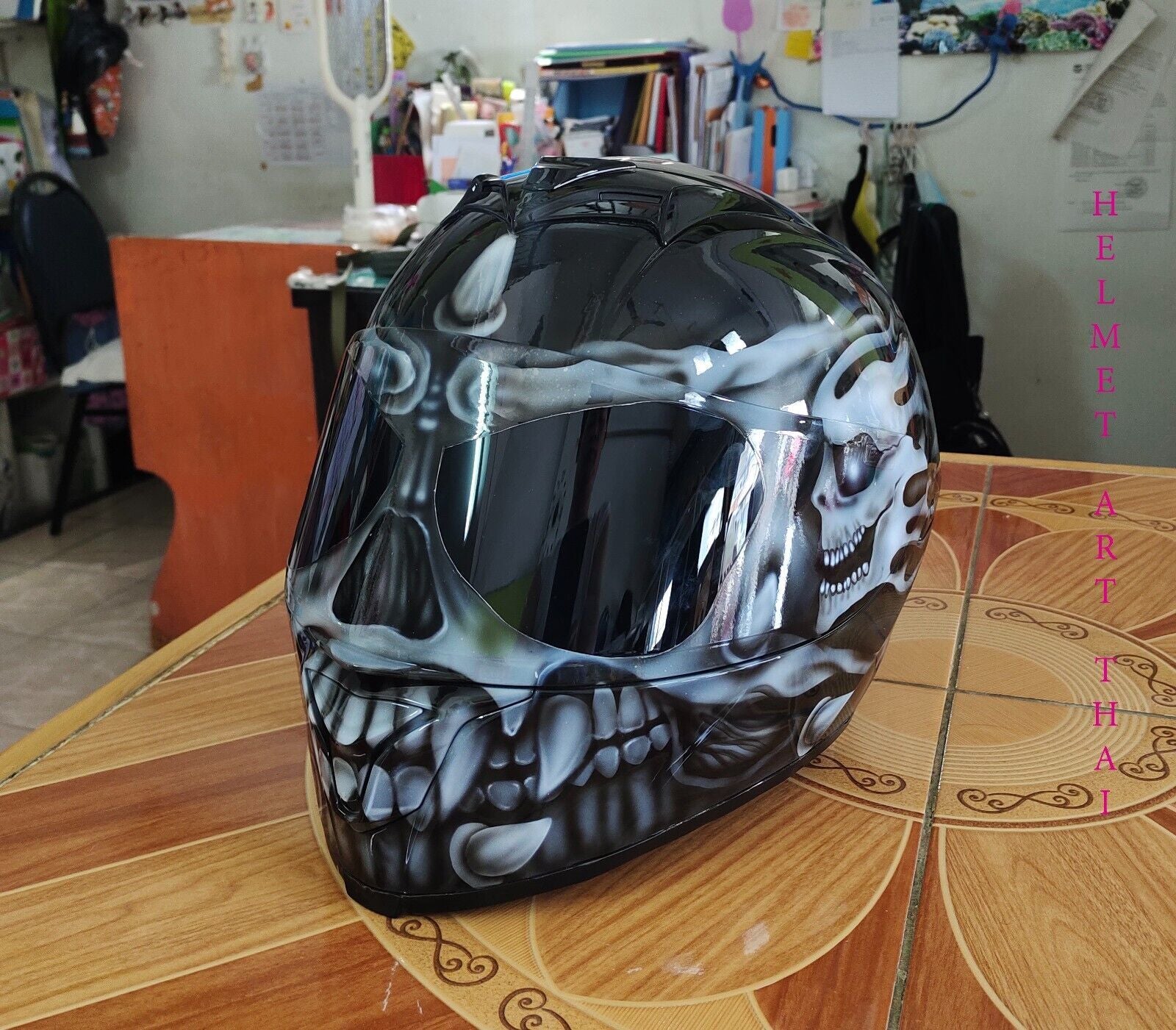 CUSTOM  AIRBRUSHED MOTORCYCLE HELMET