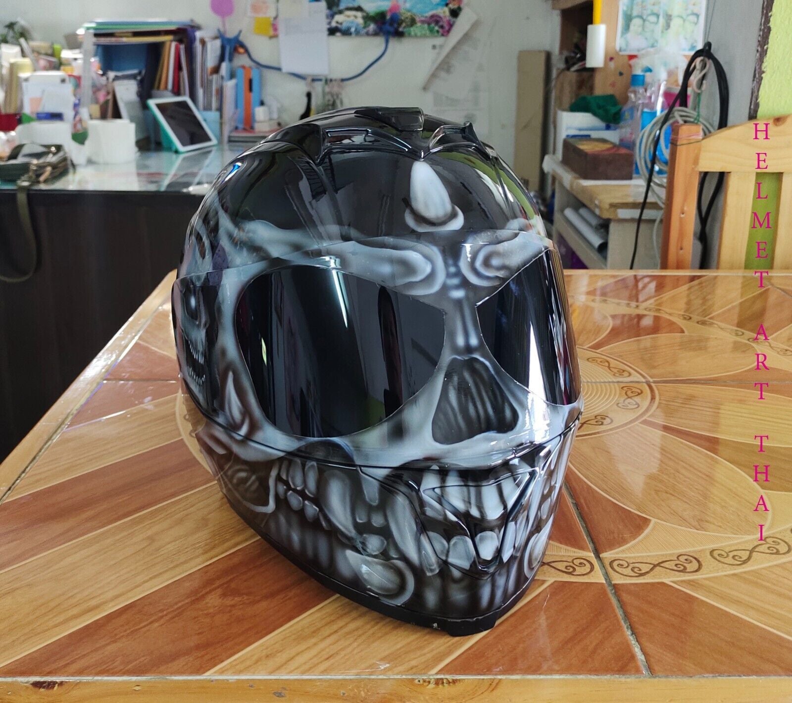 CUSTOM  AIRBRUSHED MOTORCYCLE HELMET