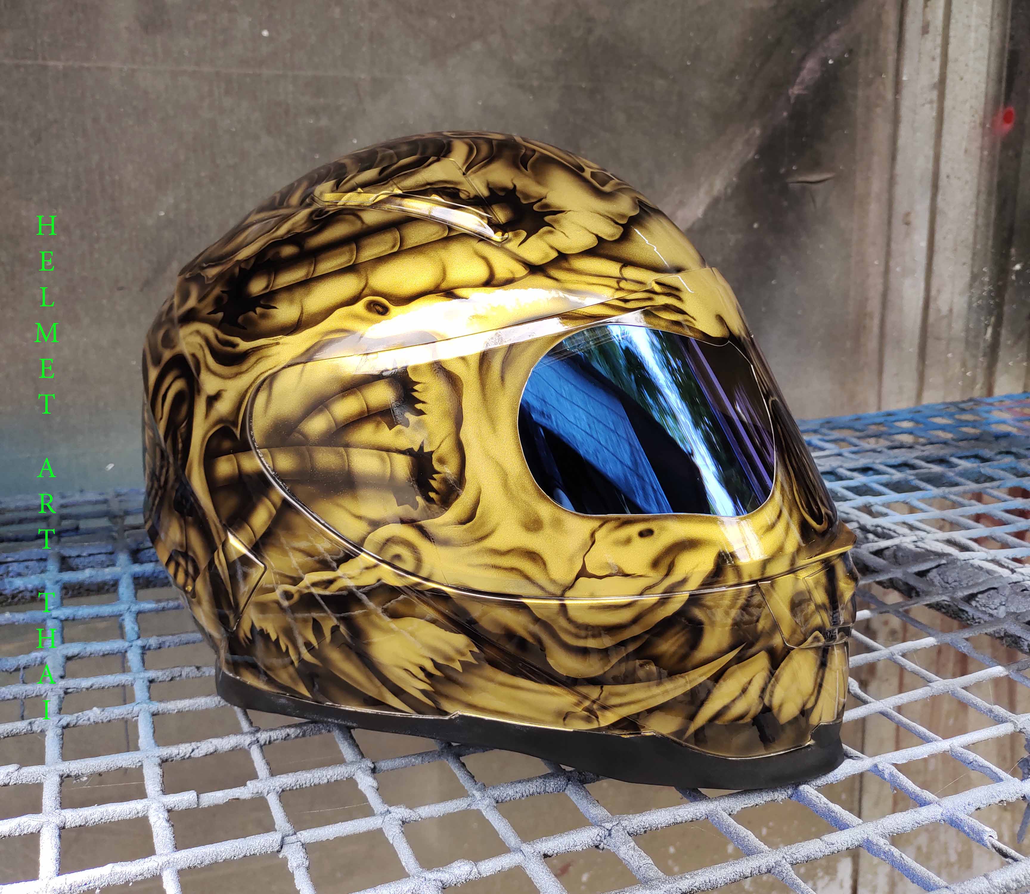 Gold Custom Airbrush Motorradhelm ✨🏺
