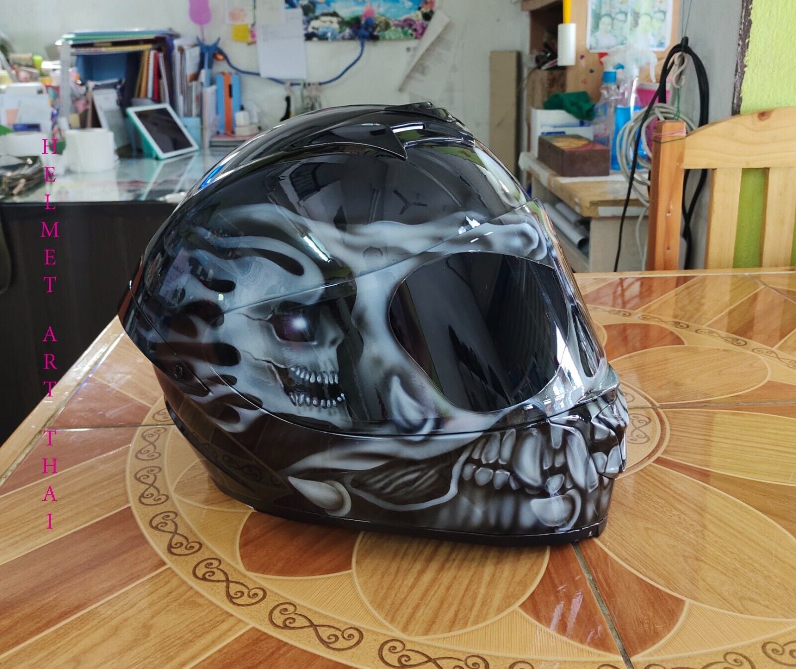CUSTOM  AIRBRUSHED MOTORCYCLE HELMET
