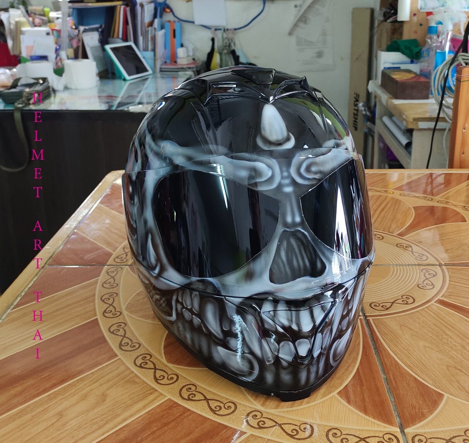 CUSTOM  AIRBRUSHED MOTORCYCLE HELMET
