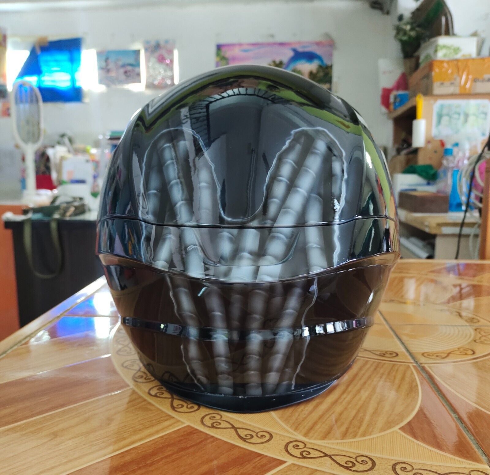 CUSTOM  AIRBRUSHED MOTORCYCLE HELMET