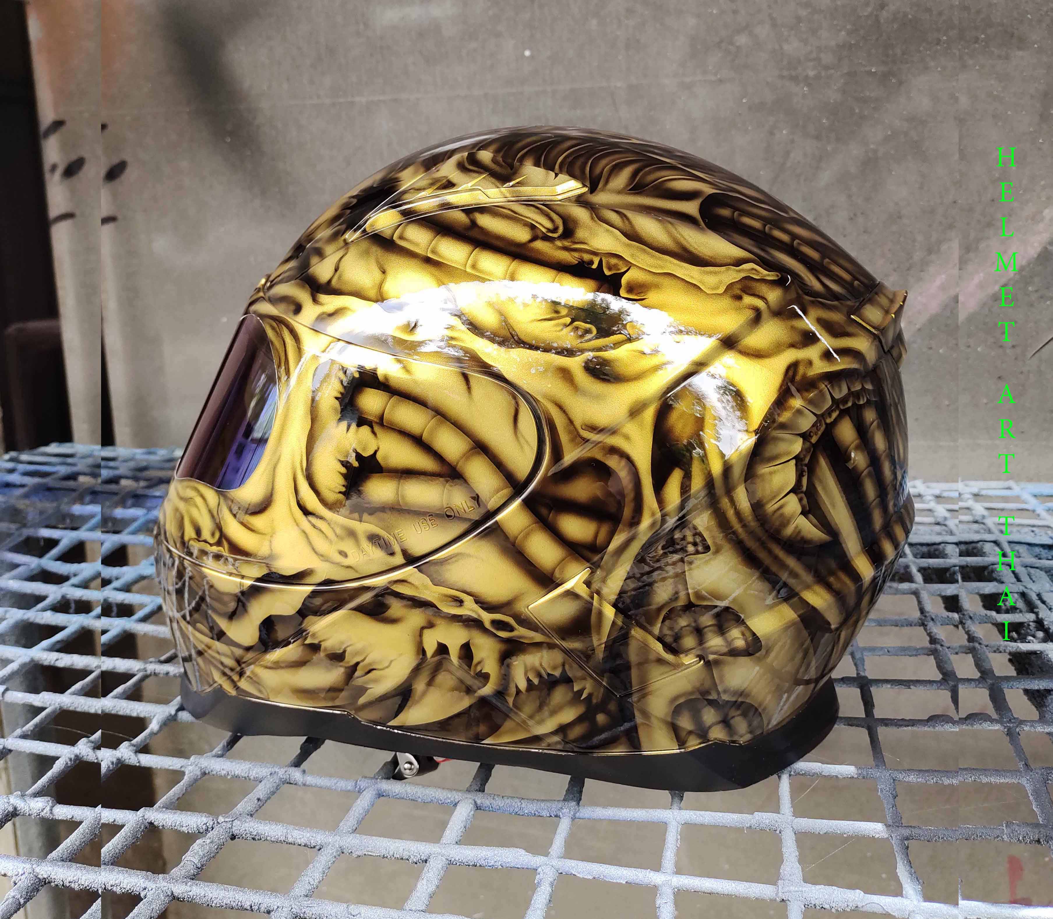 Gold Custom Airbrush Motorradhelm ✨🏺