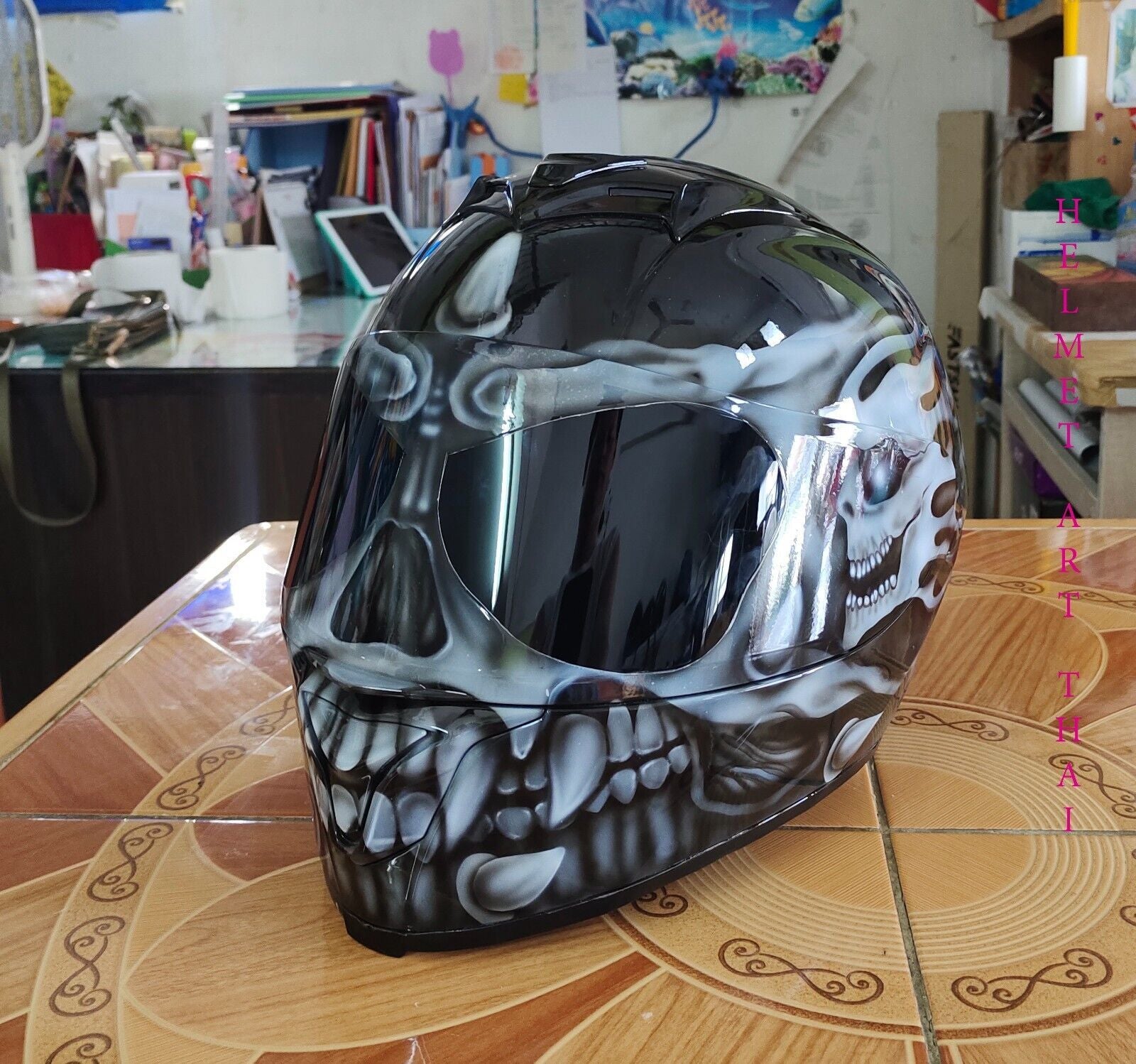 CUSTOM  AIRBRUSHED MOTORCYCLE HELMET