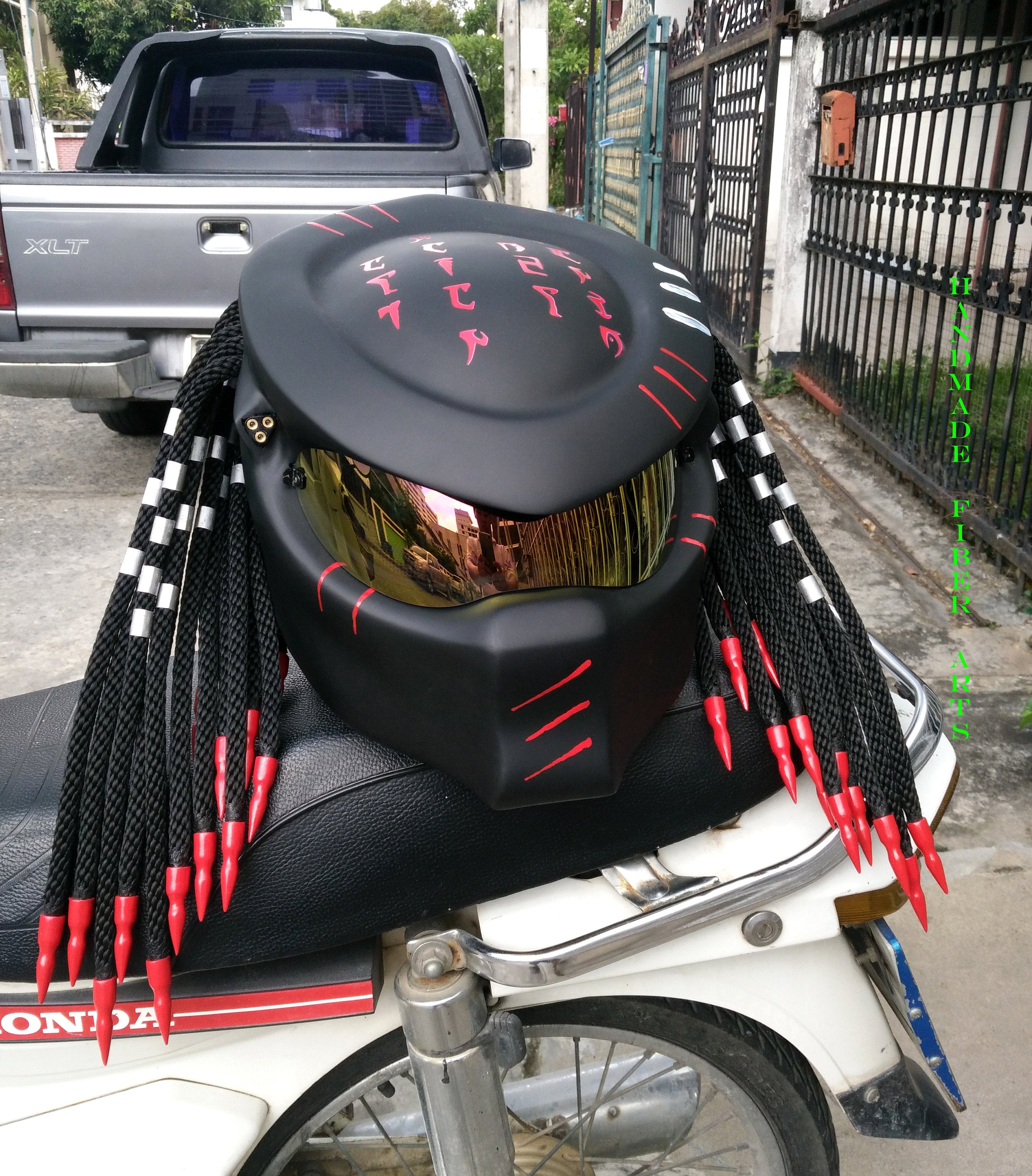 CUSTOM PREDATOR HELMET
