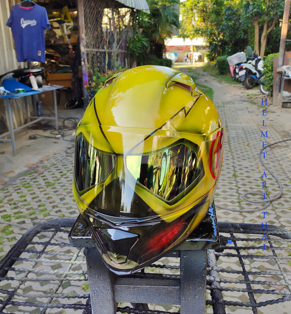 THE FLASH HELMET