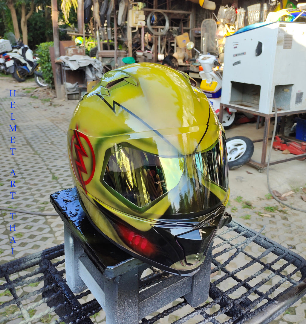 THE FLASH HELMET