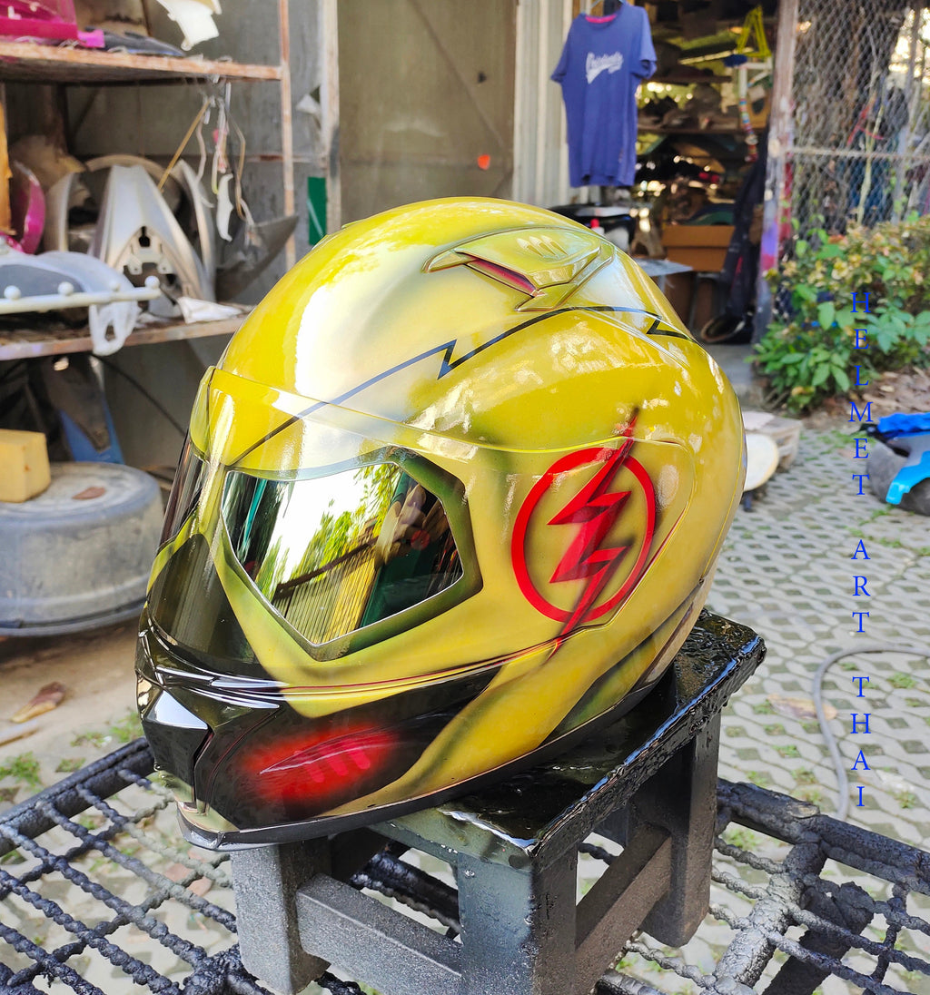 THE FLASH HELMET