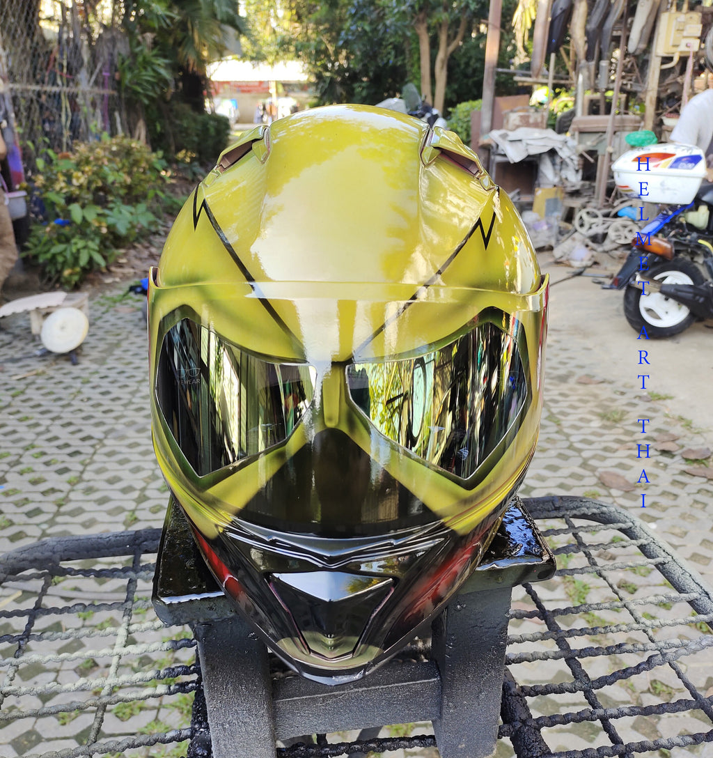 THE FLASH HELMET