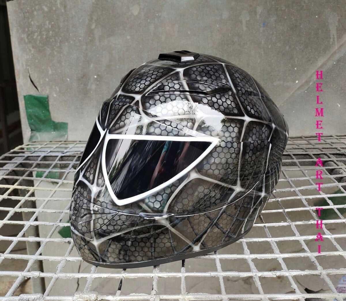 CASQUE DE MOTO NOIR SPIDER MAN CUSTOM AIRBRUSHED