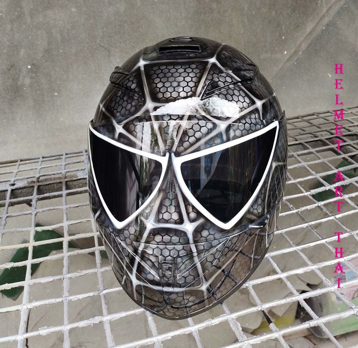 CASQUE DE MOTO NOIR SPIDER MAN CUSTOM AIRBRUSHED