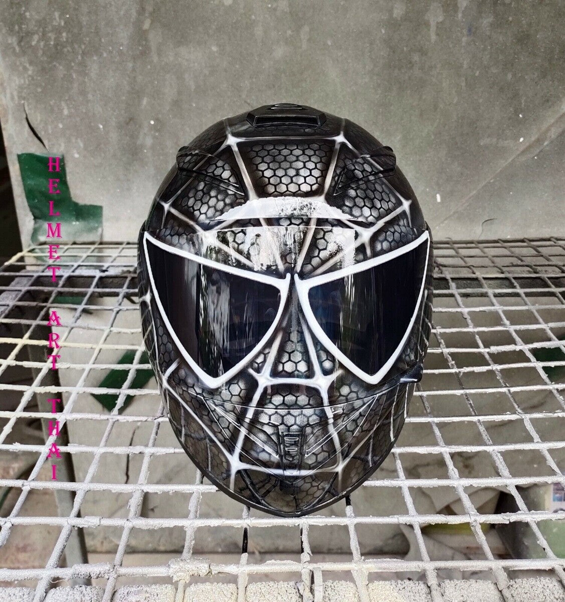 CASQUE DE MOTO NOIR SPIDER MAN CUSTOM AIRBRUSHED